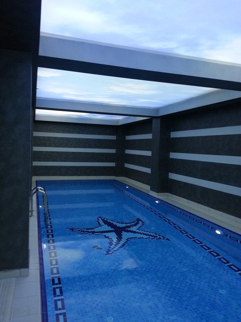 Plafond tendu piscine intérieure